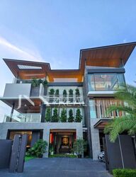 Airport Boulevard (D17), Detached #472870781